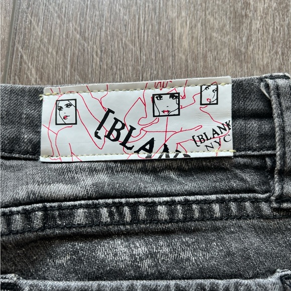 Blank NYC Bleach Embellished Zipper Skinny Jeans Size 27 - Picture 8 of 8